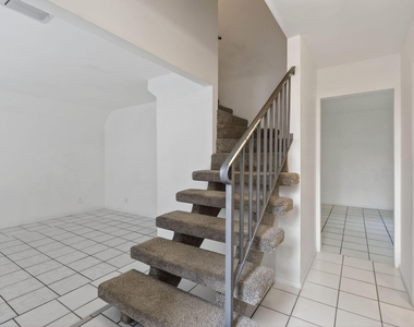3502 Gardens E Drive - Photo Thumbnail 5