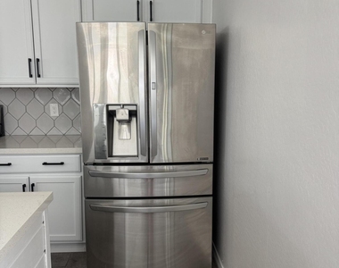 25202 N 142nd Drive - Photo Thumbnail 18