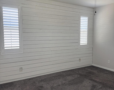 25202 N 142nd Drive - Photo Thumbnail 31