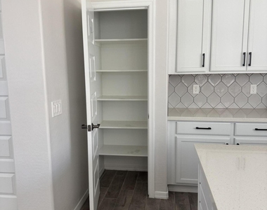 25202 N 142nd Drive - Photo Thumbnail 16