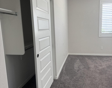 25202 N 142nd Drive - Photo Thumbnail 29
