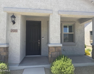 25202 N 142nd Drive - Photo Thumbnail 3