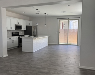 25202 N 142nd Drive - Photo Thumbnail 13