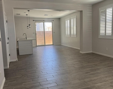 25202 N 142nd Drive - Photo Thumbnail 9