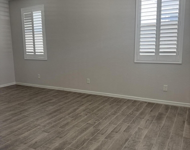 25202 N 142nd Drive - Photo Thumbnail 10
