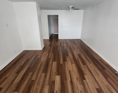 5421-5425 Nw 15th Court - Photo Thumbnail 2