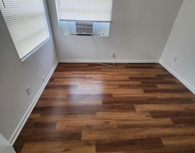 5421-5425 Nw 15th Court - Photo Thumbnail 3