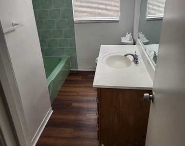 5421-5425 Nw 15th Court - Photo Thumbnail 9