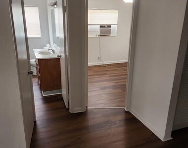 5421-5425 Nw 15th Court - Photo Thumbnail 5