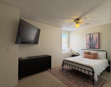 7035 W Morrow Drive - Photo Thumbnail 6