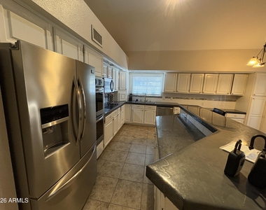 7035 W Morrow Drive - Photo Thumbnail 4