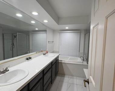 7035 W Morrow Drive - Photo Thumbnail 9