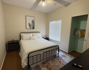 7035 W Morrow Drive - Photo Thumbnail 7