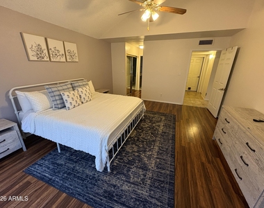 7035 W Morrow Drive - Photo Thumbnail 5