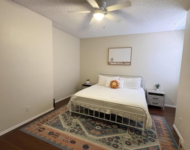 7035 W Morrow Drive - Photo Thumbnail 8