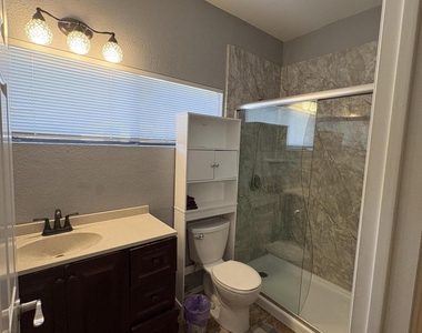 7035 W Morrow Drive - Photo Thumbnail 13