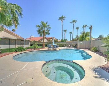 7035 W Morrow Drive - Photo Thumbnail 20