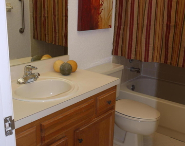 11477 Nw 39th Court - Photo Thumbnail 8