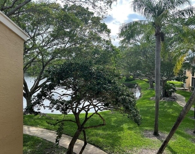 660 Cypress Club Way - Photo Thumbnail 9