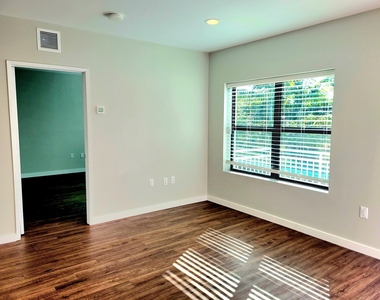 11810 Se Dixie Highway - Photo Thumbnail 3