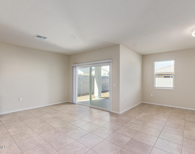 18646 W Buckskin Trail - Photo Thumbnail 7