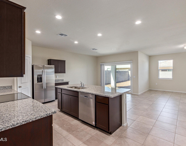 18646 W Buckskin Trail - Photo Thumbnail 12
