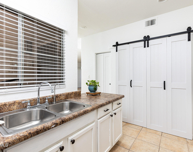 11333 N 92nd Street - Photo Thumbnail 9