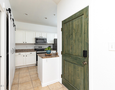 11333 N 92nd Street - Photo Thumbnail 7