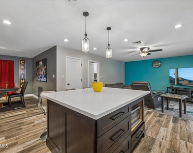 14423 N 51st Street - Photo Thumbnail 5