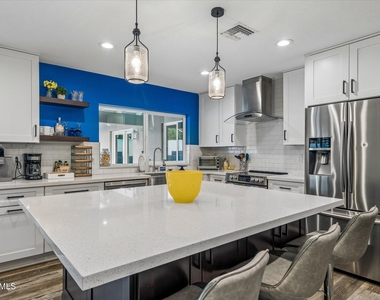 14423 N 51st Street - Photo Thumbnail 4