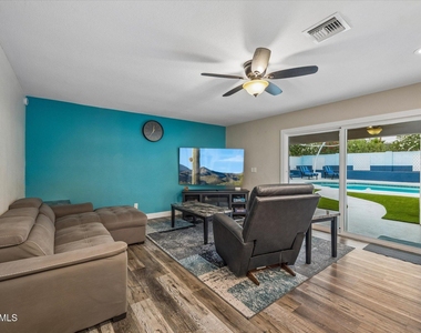 14423 N 51st Street - Photo Thumbnail 6