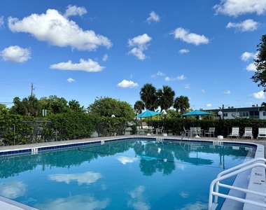 6505 Winfield Boulevard - Photo Thumbnail 9