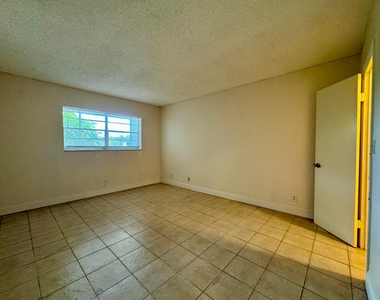 6505 Winfield Boulevard - Photo Thumbnail 4