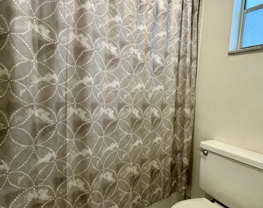 6505 Winfield Boulevard - Photo Thumbnail 6
