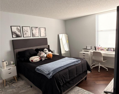 110 Lake Emerald Drive - Photo Thumbnail 7