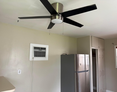 706 Glenn Parkway - Photo Thumbnail 1