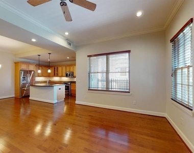 205 N Geary Avenue - Photo Thumbnail 9