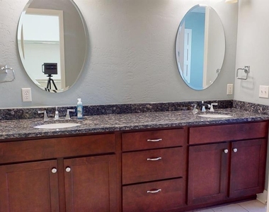 205 N Geary Avenue - Photo Thumbnail 20