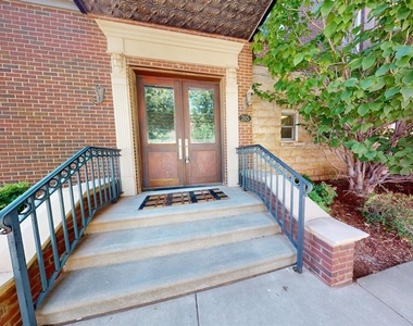 205 N Geary Avenue - Photo Thumbnail 4