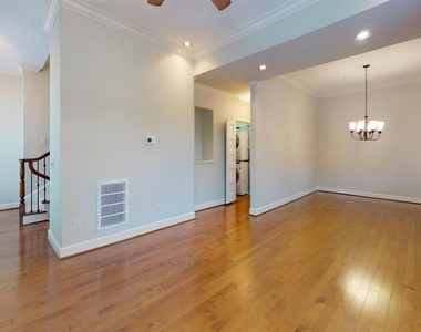 205 N Geary Avenue - Photo Thumbnail 12