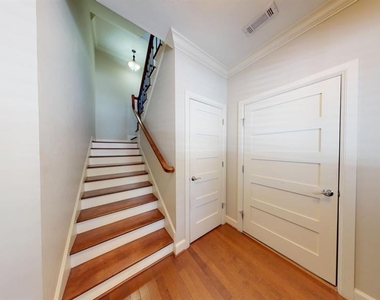 205 N Geary Avenue - Photo Thumbnail 5