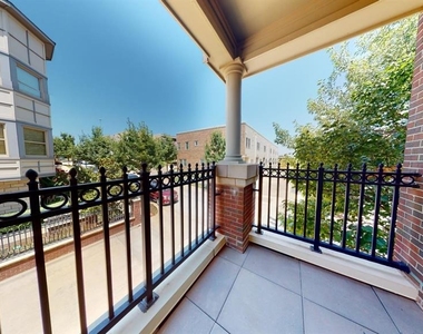 205 N Geary Avenue - Photo Thumbnail 16