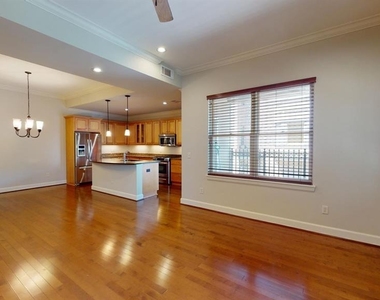 205 N Geary Avenue - Photo Thumbnail 6