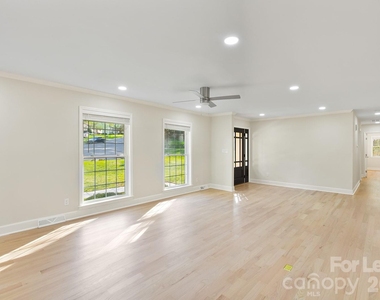 100 Chadmore Drive - Photo Thumbnail 4