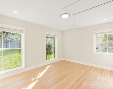 100 Chadmore Drive - Photo Thumbnail 9