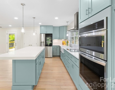 100 Chadmore Drive - Photo Thumbnail 2
