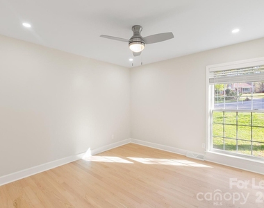 100 Chadmore Drive - Photo Thumbnail 8