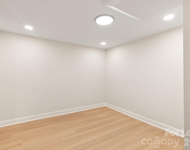 100 Chadmore Drive - Photo Thumbnail 17