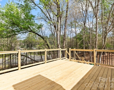 100 Chadmore Drive - Photo Thumbnail 13