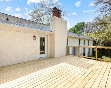 100 Chadmore Drive - Photo Thumbnail 12